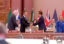 Presiden Jokowi Bertemu Emmanuel Macron di New Delhi India FOTO: Presiden Jokowi usai pertemuan bilateral dengan Presiden Republik Prancis Emmanuel Macron di Bharat Mandapam, IECC, Pragati Maidan, New Delhi, India, Sabtu (09/09/2023). (Foto: BPMI Setpres/Laily Rachev)