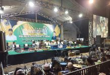 Ribuan Warga Pecinta Sholawat Syabab Hadir di Desa Kladi Bondowoso FOTO: Ribuan masyarakat dari berbagai kalangan pecinta Sholawat Syabab, nampak hadir berbondong-bondong memadati lapangan desa Kladi, kecamatan Cermee, kabupaten Bondowoso, Jawa Timur. Sabtu, (09/09/2023) malam.
