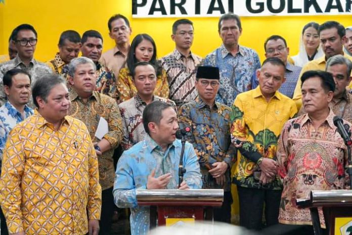 FOTO: Anis Matta Ketua Partai Gelora saat menyampaikan keterangan persnya di Kantor DPP Partai Golkar, Jakarta pada Kamis (14/9).