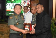 Steve Mara Apresiasi KSAD Gelar seminar dengan Tema Strategi Penyelesaian Permasalah Konflik Papua FOTO: KiriKSAD Jenderal TNI Dr. Dudung Abdurachman dan kanan Tokoh Muda Papua, Steve Mara, dalam Pelaksanaan Seminar TNI AD VII Tahun 2023, Strategi Penanganan Konflik Papua.