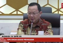 Komisi IV DPR RI Gelar RDPU dengan Peternak, Djarot: Kata Mentan Beras Surplus, di gudang Bulog Semuanya Impor Tidak Ada dari Petani FOTO: Ketua Komisi IV DPR RI Sudin saat RDPU dengan Asosiasi Perunggasan. (Tangkapan Layar Youtube Komisi IV DPR RI Channel) Ketua Komisi IV DPR RI Sudin saat RDPU dengan Asosiasi Perunggasan. (Tangkapan Layar Youtube Komisi IV DPR RI Channel)