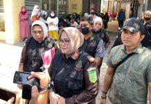Diduga Dana Jasa Jaminan Kesehatan Nasional Dikorupsi, Kejari Gowa Geledah RS Syekh Yusuf FOTO: Kepala Kejaksaan Negeri (Kejari) Gowa Yeni Andriani, S.H, M.H., saat memberikan keterangan persnya di rumah sakit Syekh Yusuf di Kabupaten Gowa. Selasa 19 September 2023.