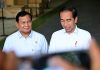 Air Tuba Politik FOTO: Kirim Menhan Prabowo Subianto saat memberikan keterangan persnya didampingi Presiden Jokowi di PT Pindad, Jawa Barat. Selasa (19/9/2023).