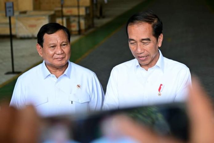 FOTO: Kirim Menhan Prabowo Subianto saat memberikan keterangan persnya didampingi Presiden Jokowi di PT Pindad, Jawa Barat. Selasa (19/9/2023).