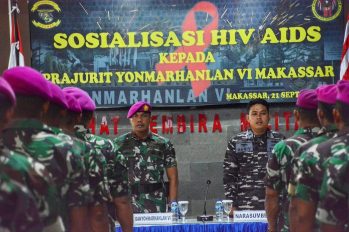 FOTO: Prajurit petarung Yonmarhanlan VI Makassar mengikuti sosialisasi HIV dan AIDS di Balai Prajurit KKO Soepardi Mako Yonmarhanlan VI, JL.Yos Soedarso No.308 Kota Makassar.