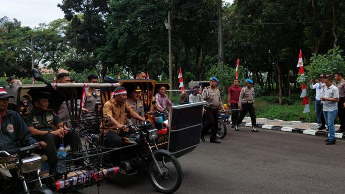 FOTO: Wakapolri Komjen Pol. Drs. Agus Andrianto, S.H., MH, ke Gedung Serbaguna Universitas Negeri Medan (Unimed), Jalan Williem Iskandar, untuk menghadiri kegiatan Bakti Sosial Polri Presisi Untuk Negeri yang dihadiri oleh ragam organisasi dan lintas suku yang ada di Sumut.