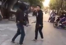 Laki laki Memang, Video Viral Duel Maut Dua Pemuda di Takalar Tangkap layar duel maut dua pemuda di perapatan Jalan Kalabbirang, Lingkungan Ballo Satu, Kecamatan Pattallassang, Kabupaten Takalar, Sulawesi Selatan.