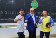 PTTUN Menangkan Gugatan Mantan Sekprov Sulsel, Aldin: Kita Menunggu Apa ada Upaya Kasasi Tergugat FOTO: Tengah Ketua Tim DR. Yusuf Gunco, SH,.MH, Kiri ke Kanan anggota Tim hukum Drs. H. Aldin Bulen, SH.,MH dan Saeful, SH.,MH