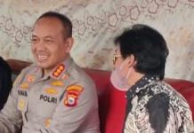 Catatan Ringan, ‘Nostalgia’ FOTO: Kapolrestabes Makassar, Kombes Moh Ngajib bersama Andi Pasamangi Wawo, Ketua DP PWI Sulawesi Selatan. (Dok. Istimewa)