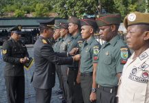 Danrem 172/PWY Pimpin Upacara Kesaktian Pancasila Dan Kenaikan Pangkat Anggota FOTO: Komandan Korem 172/PWY Brigjen TNI Dedi Hardono memimpin upacara peringatan Hari Kesaktian Pancasila tahun 2023 yang dirangkaikan dengan upacara Korps Raport Kenaikan pangkat anggota Makorem 172/PWY periode 1 Oktober 2023, bertempat dilapangan Upacara Makorem, Minggu (1/10).