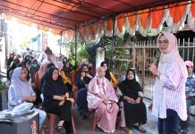 Legislator Cicu Temui Warga, Bahas Kurangnya SMAN di Makassar FOTO: Anggota DPRD Provinsi Sulawesi Selatan, Andi Rachmatika Dewi di Kelurahan Tabaringan, Kecamatan Ujung Tanah, Kota Makassar, Minggu (1/10/2023).