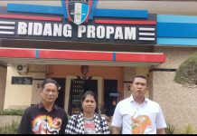 Propam Polda Sumut Periksa Juper Polsek Medan Helvetia FOTO: Rika Peruwani (Tengah) bersama Kuasa Hukumnya, Hans Silalahi,SH dan Ramses Butar-butar, SH