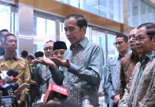Menterinya Menghilang, Jokowi: Ada yang Punya Nomor Teleponnya Nggak? FOTO: Presiden Jokowi saat ditemui awak media usai menghadiri pembukaan Inacraft on October Tahun 2023, di Assembly Hall, Jakarta Convention Center, Provinsi DKI Jakarta, 4 Oktober 2023.