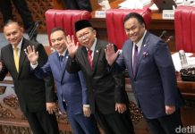 Sah, Arsul Sani Resmi Terpilih Hakim MK FOTO: Arsul Sani, usai menghadiri sidang paripurna di DPR RI penetapan sebagai Hakim Mahkamah Konstitusi (detik)