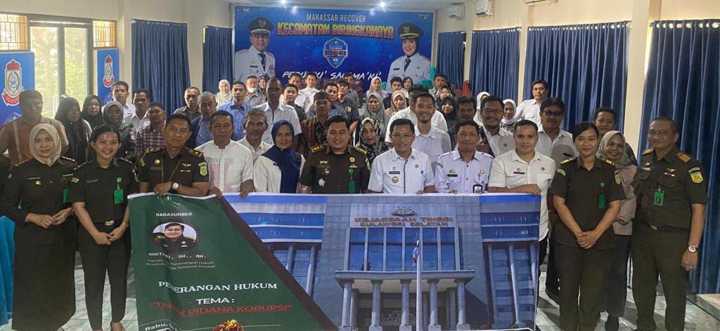 FOTO: Bidang Intelijen Kejati Sulawesi Selatan melalui seksi penerangan hukum melaksanakan kegiatan di Kecamatan Biringkanaya, Kota Makassar. Rabu (4/10/2023).