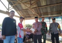 Pesta Panen ke 36 di Desa Pationgi, Kapolsek Patimpeng Ingat ini FOTO: Kepala Desa Pationgi dan Kapolsek Patimpeng menghadiri Pesta Panen ke 36 di Desa Pationgi, Kabupaten Bone.