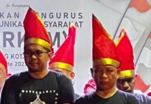 Warga Hirup Debu, Pertanyakan AMDAL Lalin Pembangunan Masjid Hj Andi Nurhadi di Panaikang FOTO: Kiri Kadiv Advokasi dan Hukum FORKOM Panaikang, Heri Sandi, SH.