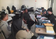 Menunggu Gelar Perkara, PH Desak Penyidik Siber Polda Sulsel Terbitkan SP2HP Kades Lembang Bulukumba FOTO: Proses mediasi Antara Kepala Desa Lembang Kecamatan Kajang bersama Pelapor dugaan pencurian data pribadi di hadapan penyidik Cyber Polda Sulawesi Selatan. (IST)