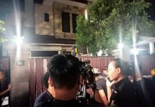 Ditetapkan Tersangka, Dikabarkan Eks Mentan Langsung Ke Jakarta FOTO: Situasi rumah kediaman eks Menteri Pertanian Syahrul Yasin Limpo di Jl. Haji Bau Makassar. Rabu malam (11/10/2023)