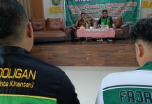 Dukung Pemilu 2024, SMeCK HOOLIGAN Ajak Masyarakat Cegah Aksi Pemecah Belah Masyarakat FOTO: Sambut tahapan Pemilihan Umum (Pemilu) tahun 2024, keluarga besar SMeCK (Suporter Medan Cinta Kinantan) HOOLIGAN gelar diskusi Kebhinekaan di Kantor Kelurahan Teladan Barat, No.19, Jalan Sisingamangaraja Gang Mesjid, Kelurahan Teladan Barat, Kecamatan Medan Kota, Kota Medan, Selasa (10/10/2024) sore.