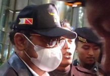 Anggota Komisi III DPR Sayangkan Jemput Paksa eks Mentan FOTO: eks Menteri Pertanian Syahrul Yasin Limpo saat tiba di gedung Merah Putih di Jakarta Selatan.