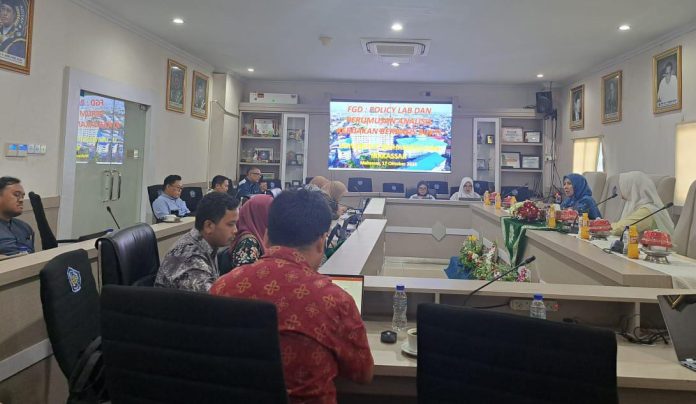 FOTO: Kegiatan FGD Policy Lab dan Perumusan Kebijakan Berbasis Bukti berlangsung di Lt 17 Gedung Iqra Universitas Muhammadiyah Makassar. Selasa 17 Oktober 2023.