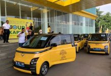 Rapat Bahas Rakernas dan HUT Partai Golkar Tertunda, Ada apa? FOTO: Partai Golkar membagikan 37 unit mobil listrik untuk DPD se Indonesia di kantor DPP Partai Golkar, Slipi, Jakarta Barat, Sabtu (22/10/2022). (KOMPAS.com/ Tatang Guritno)