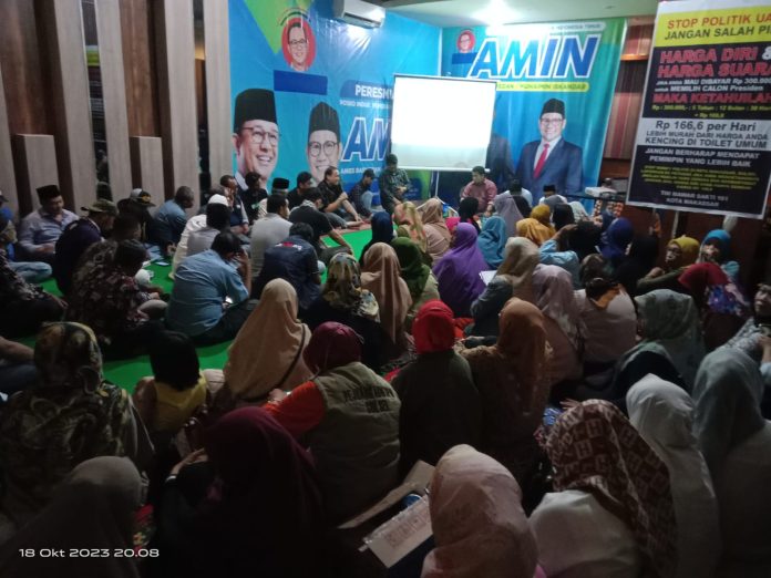 FOTO: Diskusi Reboan dengan topik Seputar Hukum Kepemiluan di Posko Induk Pemenangan AMIN Indonesia Timur, Jalan Meranti, Panakukkang Makassar, Rabu (18/10/2023).