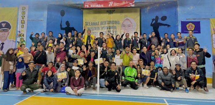 FOTO: Peringati Hari Olahraga Nasional (HAORNAS) Tahun 2023, Putri Nabila Damayanti Selenggarakan Putri Cup Badminton bagi Generasi Muda dan Masyarakat di GOR MAN 2 Pacet, Pasir Cina, Kabupaten Cianjur pada 27 September 2023 sampai dengan 15 Oktober 2023