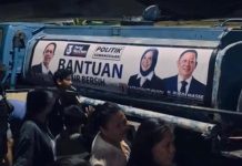 Punya Armada dan Sumber Air Bersih, Supratman Beri Bantuan di 8 Kelurahan Terdampak Kekeringan di Manggala FOTO: Anggota DPRD Makassar Supratman saat mendistribusikan air bersih di 8 Kelurahan yang ada di kecamatan Manggala