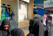Banyak Persulit Masyarakat, Mahasiswa Demo Minta Kepala BPOM di Copot FOTO: Sejumlah mahasiswa dan masyarakat menggelar unjuk rasa di kantor BPOM kota Palopo di Jl. Datuk Sulaiman. Senin (23/10/2023)