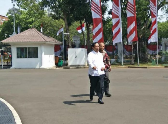 FOTO: Menkopolhukam Mahfud MD saat sedang berada di istana Kepresidenan. Selasa (24/10/2023)