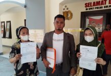 Keluarga Ocha Laporkan Anggota Polrestabes ke Propam Polda Sulsel, ini Kata Kasat Narkoba FOTO: Sya'ban Sartono, SH., CLA dari Pusat Bantuan Hukum Perkumpulan Advokat Muslim Indonesia (PBH PERADMI) saat mendampingi Marlia Dg. Tasa dan Dg. Tasa, Misrawati mendatangi Mapolda Sulsel di Jalan Perintis Kemerdekaan Km.16, Biringkanaiya, Kota Makassar. Selasa (25/10/2023)