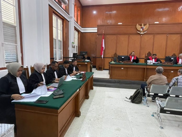 FOTO: Suasana sidang dugaan tindak pidana korupsi PDAM Makassar. Kamis (27/10/2023)