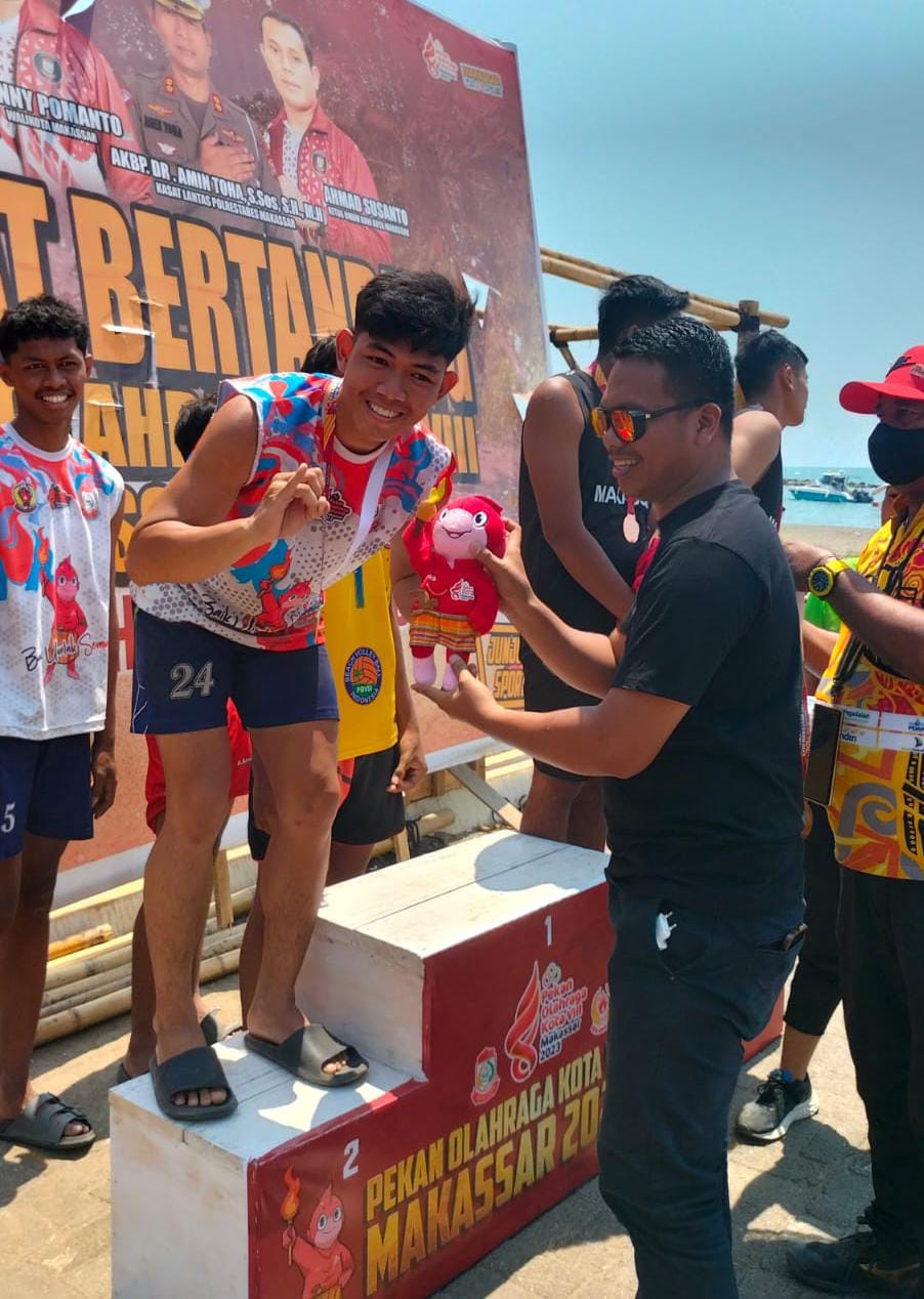 FOTO: Rafi atlit kecamatan Manggala di cabang olahraga Volly Pantai di event Pekan Olahraga Kota (Porkot) VIII Makassar tahun 2023.