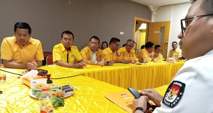 FOTO: KPU Kota Makassar saat Sosialisasikan Kampanye Pemilu 2024 di Sekretariat Partai Golkar. Kamis (2/11/2023)