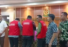 Kejari Makassar Tahan M Sabri Kasus Pembebasan Lahan Pembangunan Industri Persampahan FOTO: Empat Tersangka terkait dugaan korupsi pembebasan lahan pembangunan industri persampahan atau tempat pengolahan sampah berbasis energi (Waste to Energi), di Kelurahan Tamalanrea Jaya Kecamatan Tamalanrea, Makassar.