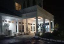Kabar Rujab Bupati Sinjai Bakal Disegel PLN, LKKN: Keluarga Pejabat Diduga Tinggalkan Utang Tiket Penerbangan FOTO: Rumah Jabatan bupati Sinjai Jl. Persatuan Raya, Alehanuae, Kec. Sinjai Utara, Kabupaten Sinjai, Sulawesi Selatan. (Ist)