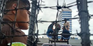 Tak ada Kepastian Hukum, Aliansi akan Kembali “Gempur” Kejati Sulsel: Supervisi dan Ambil Alih FOTO: Sejumlah Mahasiswa saat menggelar aksi unjuk rasa di depan pintu kantor Kejaksaan Tinggi Sulsel. (LN)