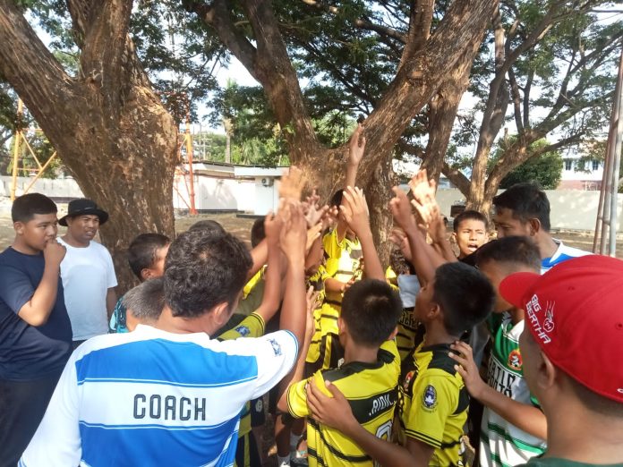 FOTO: Tim berjulukan Tenaga Kuda Persijo Jeneponto usai menyudahi pertandingan di turnamen piala Soeratin U-13 zona Sulawesi Selatan.