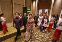 Menkes Remi Buka International Health Conference di Bali FOTO: Kanan Prof Deby Vinski saat mendampingi Menteri Kesehatan Republik Indonesia, Budi Gunadi Sadikin dalam pembukaan International Health Conference (konferensi kesehatan internasional) di Grand Hyatt Hotel Nusa Dua, Bali, Jumat (10/11).