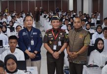 Kajati Sulsel Pantau Langsung Test Penerimaan CPNS Kejaksaan FOTO: Kepala Kejaksaan Tinggi Sulawesi Selatan Leonard Eben Ezer Simanjuntak membuka secara resmi ujian CPNS dilingkup Kejaksaan tahun 2023. Jumat (10/11/2023)