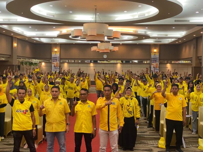 FOTO: Munafri Arifuddin atau APPI saat menghadiri Konsolidasi Pimcam dan Pimlur di Dapil Makassar A. Ahad (12/11/2023)