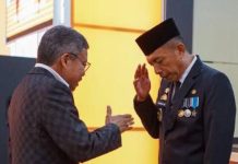 Apresiasi Taufan Pawe Tolak Segala Bentuk Gratifikasi, WRC Kecam Tindakan Pj Walikota Parepare FOTO: Kanan Penjabat Wali Kota Parepare Akbar Ali dan Mantan Walikota Parepare HM Taufan Pawe.