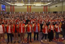 Calon Anggota DPD No.12 Dapil Sulsel dapat Dukungan 4000 Relawan, Harmansyah: Kita Rebut Kemenangan di Pemilu 2024 FOTO: Harmansyah saat berada ditengah para relawan partai Gerindra di hotel Claro Makassar. Rabu malam (15/11)