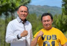 Diusung DPP Partai Golkar Calon Bupati Tana Toraja, Viktor Batara: Puji Tuhan FOTO: Kiri Ketua DPD Partai Golkar Tana Toraja, Viktor Datuan Batara dan salah satu kader partai Golkar Tana Toraja. (Ist)