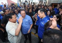 SBY Turun Gunung, AHY Yakin Prabowo Gibran Menang Satu Putaran FOTO, Prabowo Subianto, Susilo Bambang Yudoyono dan Agus Harimurti Yudhoyono saat berada di Madiun, Jawa Timur. Senin (20/11/2023)