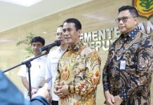 Kementan Optimasi Lahan Rawa dan Lahan Non Irigasi, Tingkatkan Produksi Padi dan Jagung FOTO: Menteri Pertanian, Andi Amran Sulaiman usai menghadiri kegiatan koordinasi dan workshop Upaya Khusus Peningkatan Indeks Pertanaman dan Produktivitas Tanaman Padi dan Jagung di Rawa dan Lahan Non irigasi di Kantor Pusat Kementan. Selasa (21/11/22023)