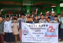 Angkatan Muda Prabowo Aceh Gelar Aksi Berbagi Susu di Pondok Pesantren