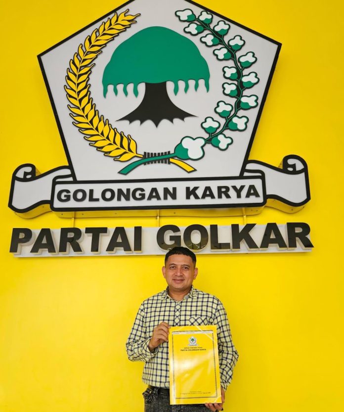 FOTO: Munafri Arifuddin atau APPI usai menerima surat tugas sebagai calon Wali kota Makassar usungan partai Golkar